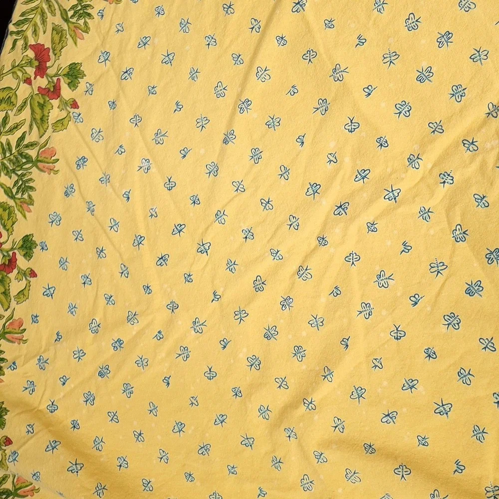 Williams-Sonoma Round Yellow Tablecloth Bees Floral Border Cotton French Country